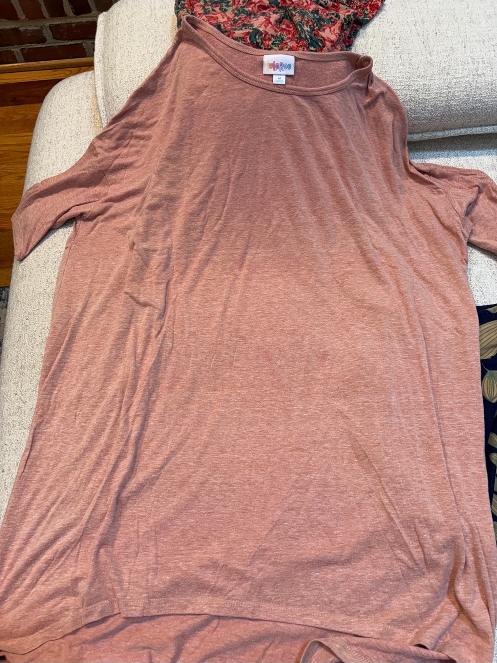 Bundle of EIGHT LuLaRoe TOPS AND LEGGINGS 💫💫 - Picture 9 of 12